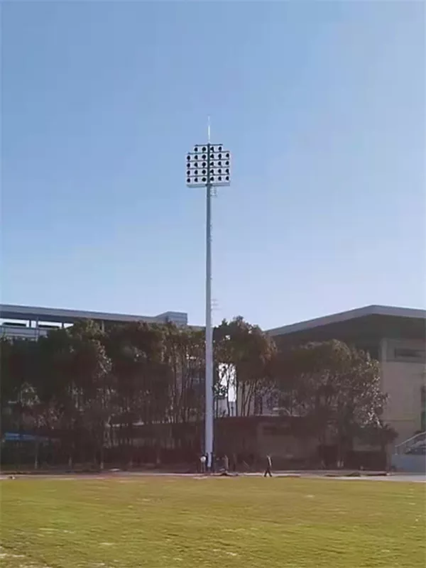 20220310溫州大學(xué)亞運會訓(xùn)練場35米28800W爬梯式高桿燈-3